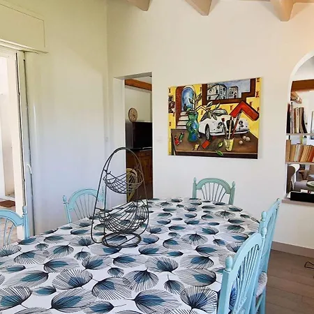 Villa Dans Le Centre De La Couarde, Superbe Familiale