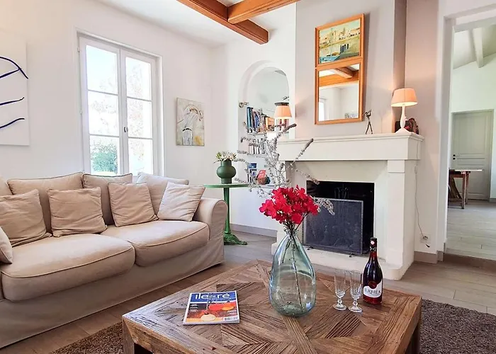 Dans Le Centre De La Couarde, Superbe Familiale * La Couarde-sur-Mer