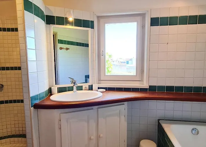 Dans Le Centre De La Couarde, Superbe Familiale