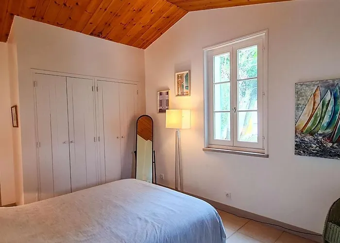 Villa Dans Le Centre De La Couarde, Superbe Familiale *