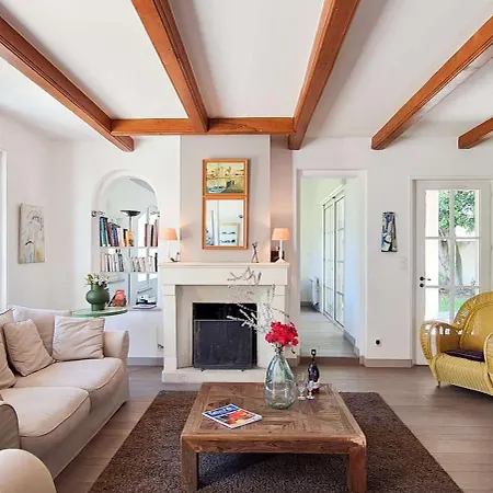 Villa Dans Le Centre De La Couarde, Superbe Familiale