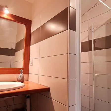 Dans Le Centre De La Couarde, Superbe Familiale *