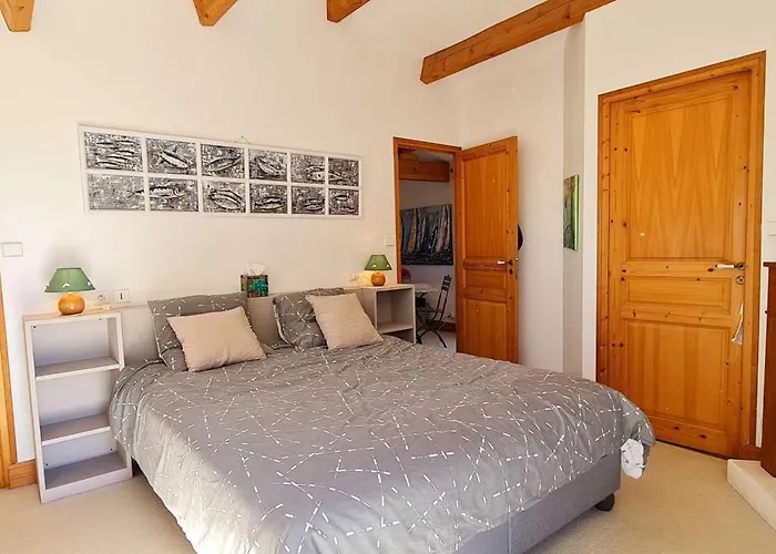 Dans Le Centre De La Couarde, Superbe Familiale