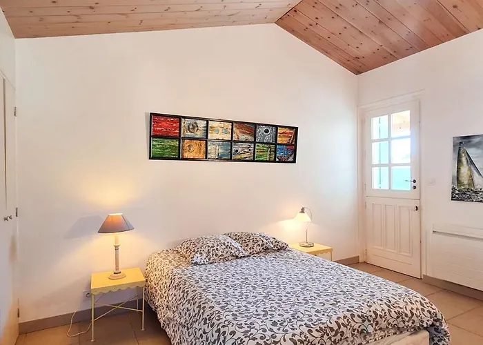 Villa Dans Le Centre De La Couarde, Superbe Familiale